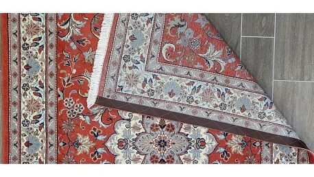 Storia dei tappeti persiani secondo Adamello tappeti (parte 2): la rinascita e i tappeti moderni ADAMELLO TAPPETI tappeto persiano yazd con motivi decorativi floreali arabescati e colori caldi e terrosi come marrone, avorio e rosa antico