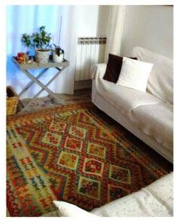 Come abbinare i tappeti classici all’arredamento moderno ADAMELLO TAPPETI tappeto kilim classico con motivi geometrici in arredo contemporaneo