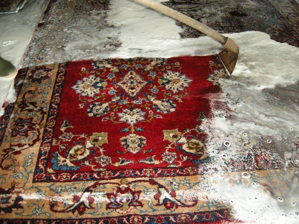 Il lavaggio professionale a mano ad acqua del tappeto: un segreto di bellezza e sanificazione ADAMELLO TAPPETI lavaggio